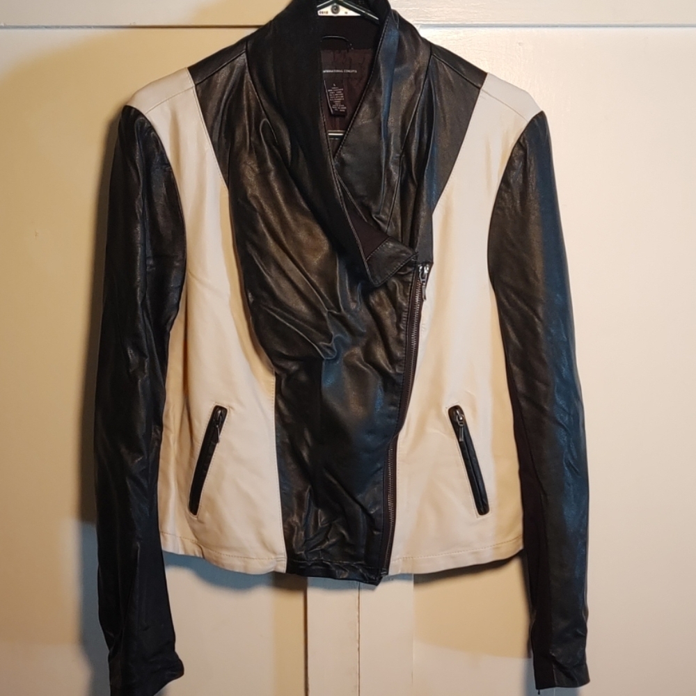 NWT Adorable vegan leather short jacket!